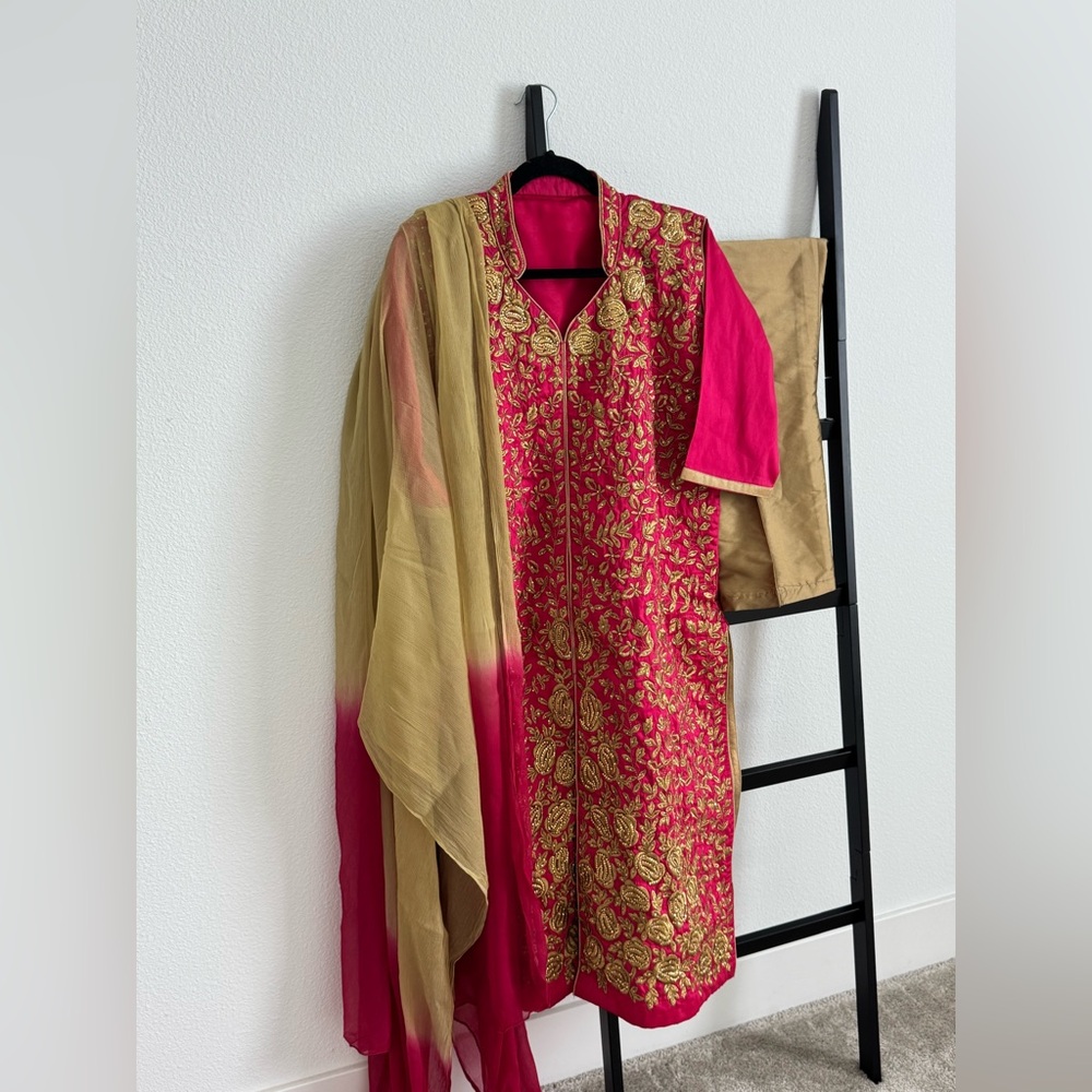 Pink & Gold Indian/Pakistani Kameez & Trouser Suit